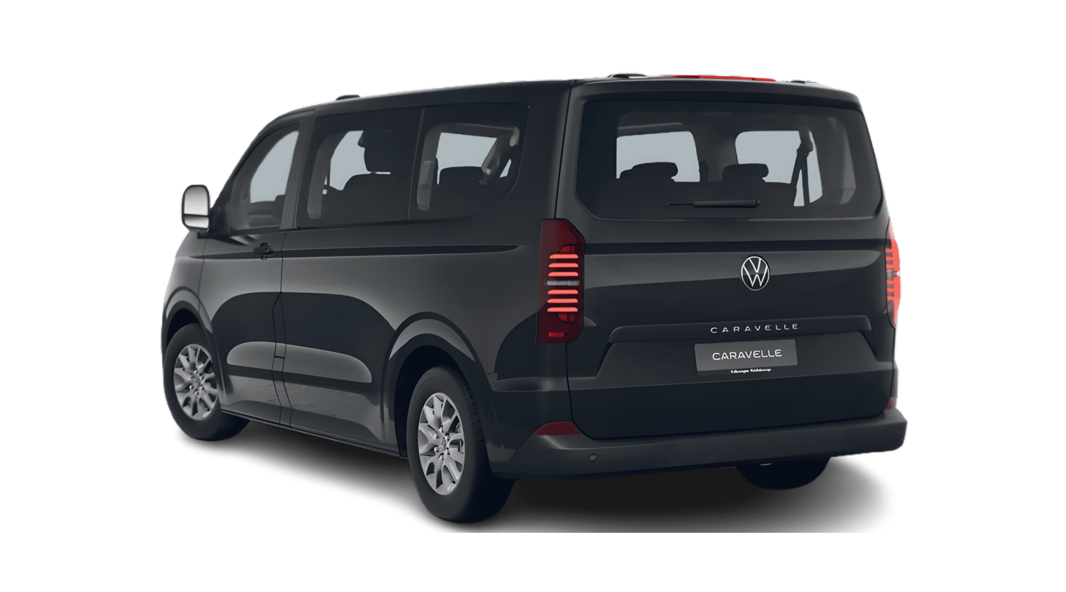 Schräge Heckansicht eines Volkswagen Caravelle, freigestellt