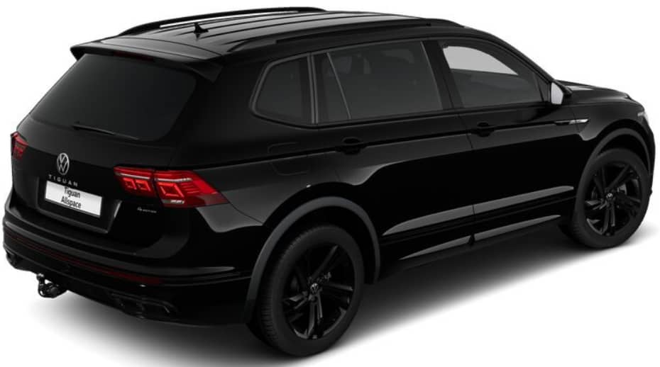 Schräge Heckansicht auf einen Volkswagen Tiguan Allspace, freigestellt