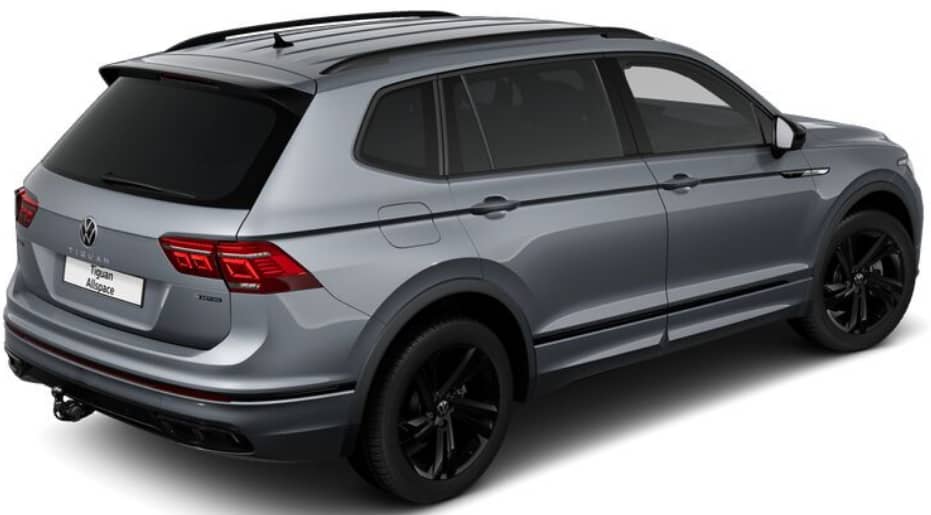 Schräge Heckansicht auf einen Volkswagen Tiguan Allspace, freigestellt