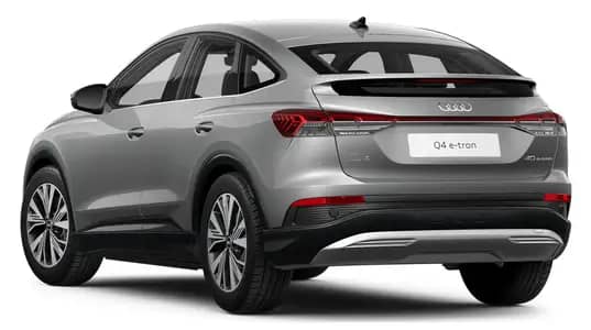 Schräge Heckansicht auf einen Audi Q4 Sportback, freigestellt