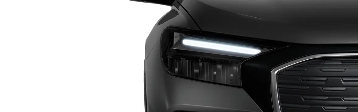 Detailansicht der Frontscheinwerfer eines Audi Q4 Sportback