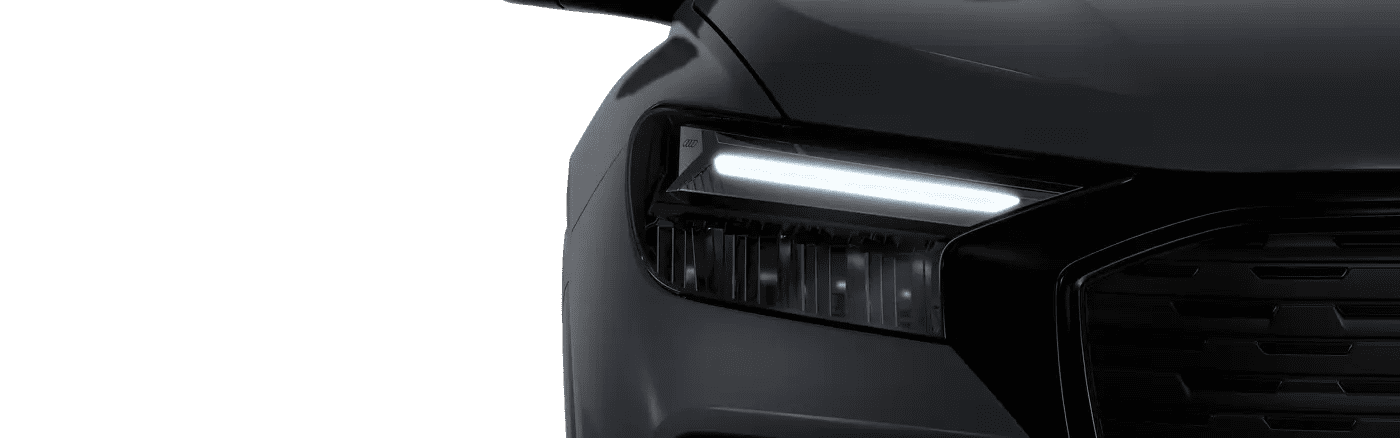 Detailansicht der Frontscheinwerfer eines Audi Q4 Sportback