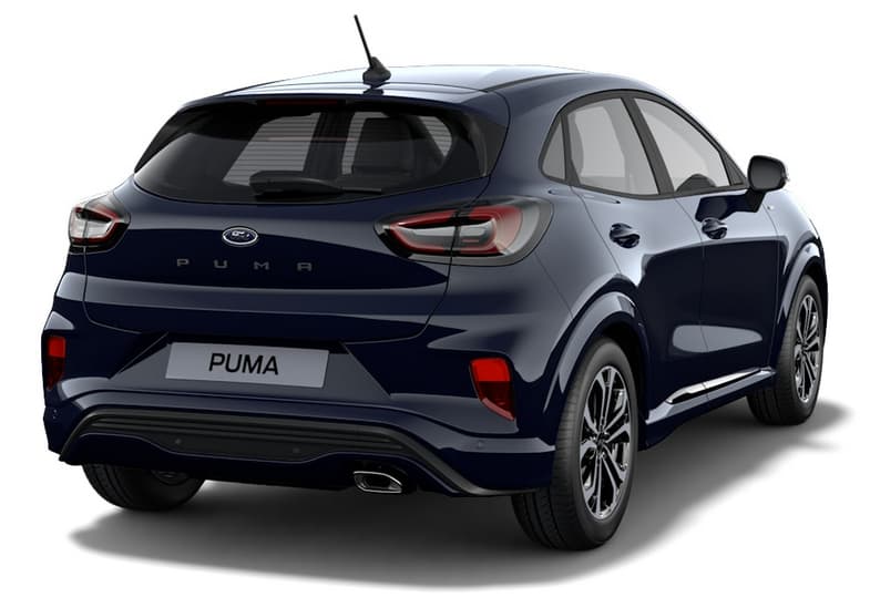 Schräge Heckansicht auf einen Ford Puma, freigestellt