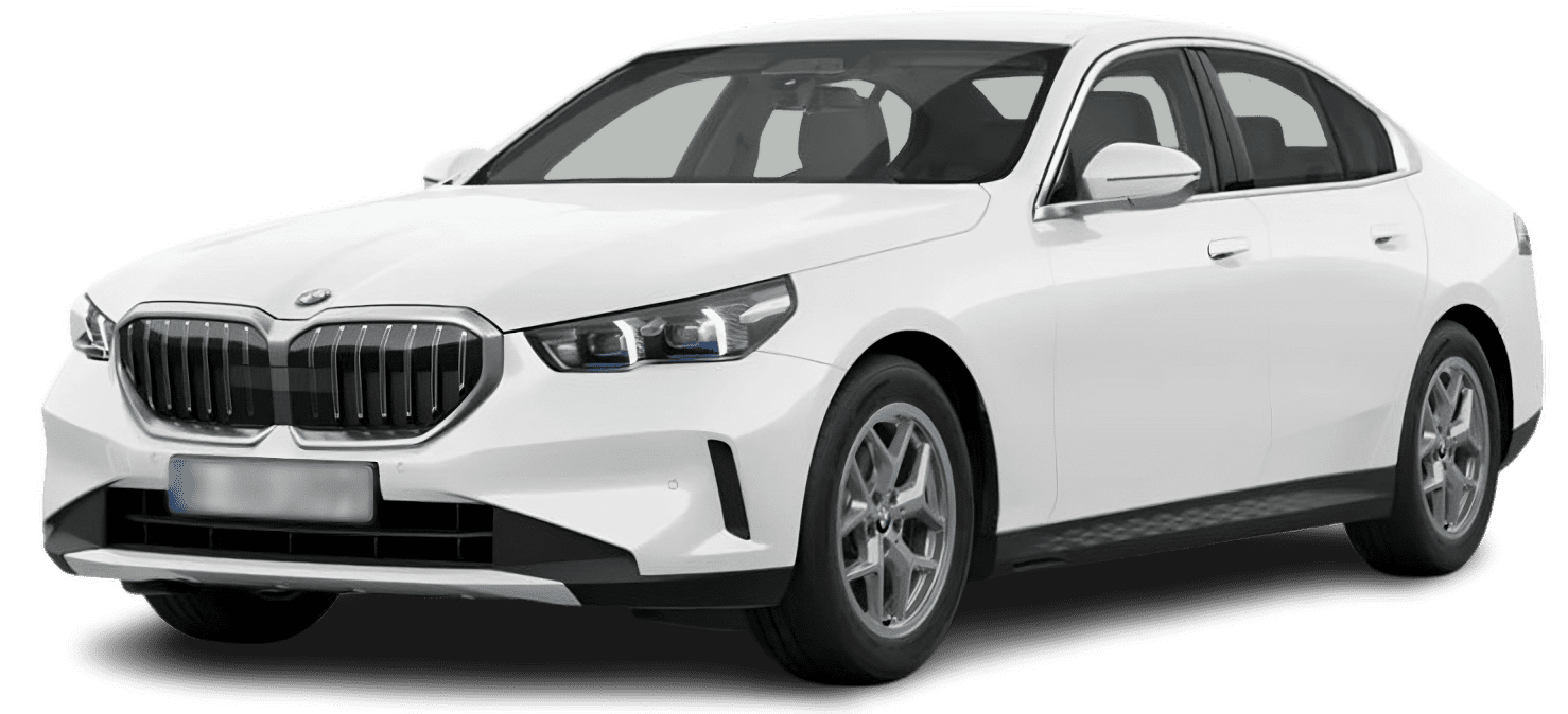 Schräge Frontansicht auf einen BMW 5er-Reihe, freigestellt