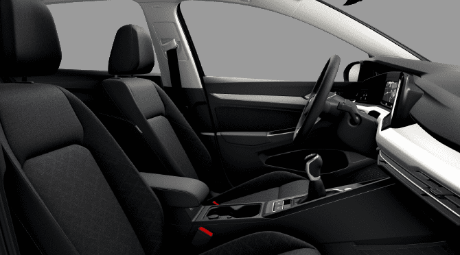 Ansicht der Frontsitze eines Volkswagen Golf