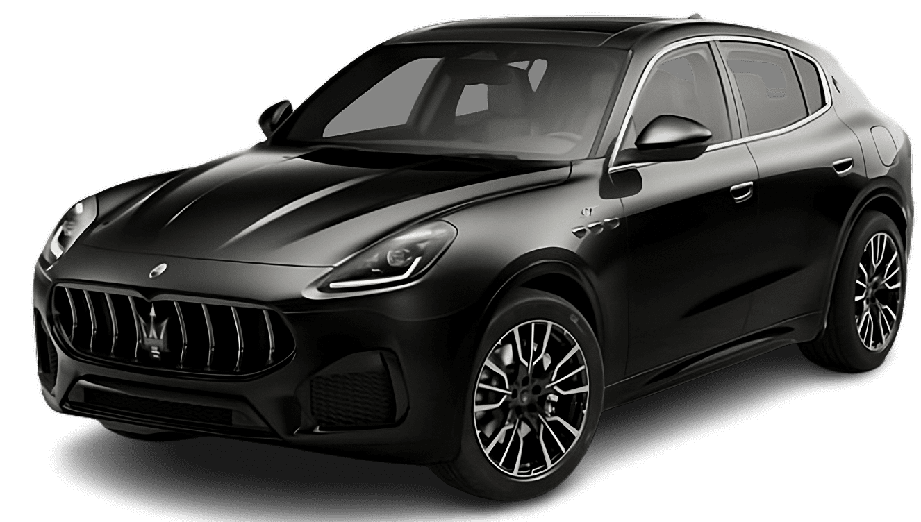 Schräge Frontansicht auf einen Maserati Grecale, freigestellt