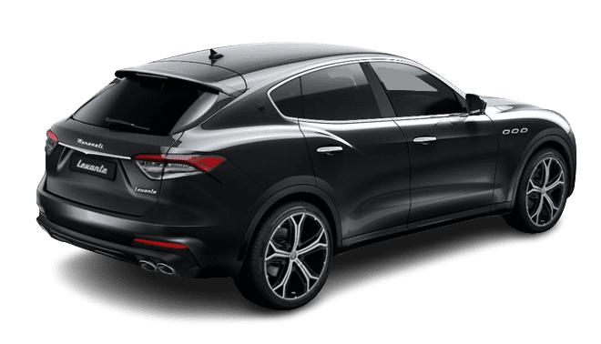 Schräge Heckansicht auf einen Maserati Levante, freigestellt
