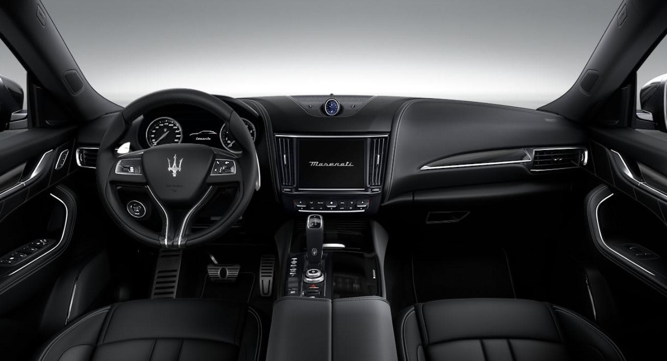 Detailansicht des Lenkrads eines Maserati Levante