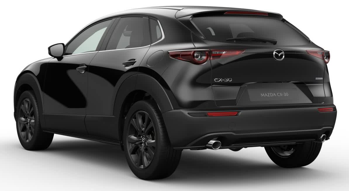Schräge Heckansicht auf einen Mazda CX-30, freigestellt