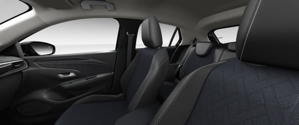 Ansicht der Frontsitze eines Opel Corsa