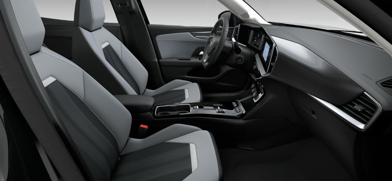 Ansicht der Frontsitze eines Opel Mokka