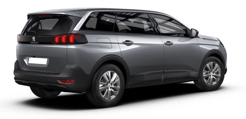 Schräge Heckansicht auf einen Peugeot 5008, freigestellt