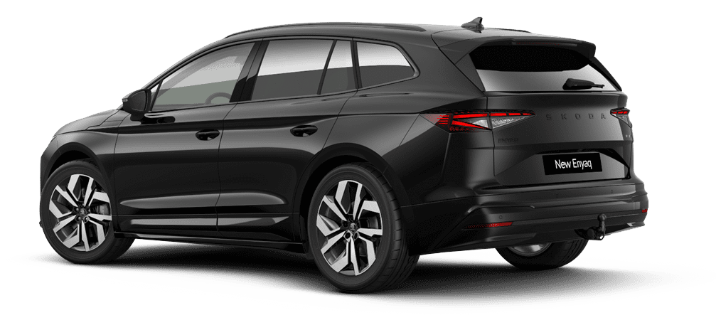 Schräge Heckansicht auf einen Skoda ENYAQ, freigestellt