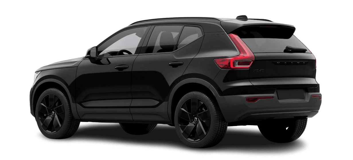 Schräge Heckansicht auf einen Volvo XC40, freigestellt