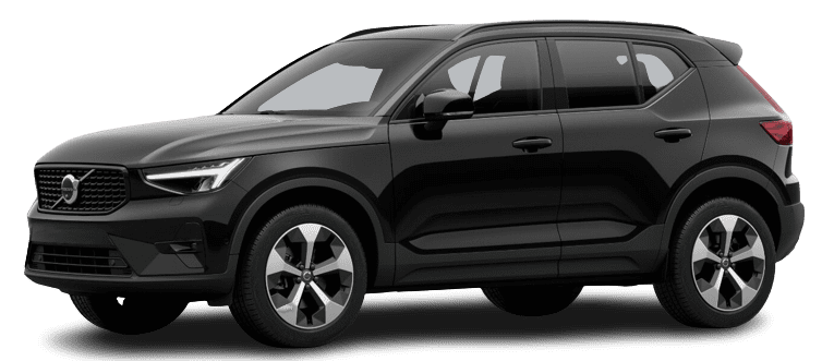 Schräge Frontansicht auf einen Volvo XC40, freigestellt