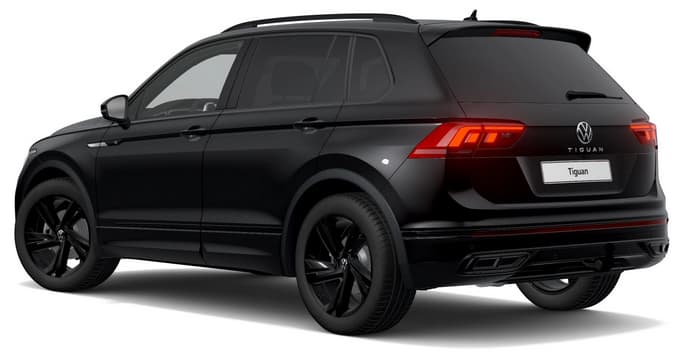 Schräge Heckansicht auf einen Volkswagen Tiguan, freigestellt