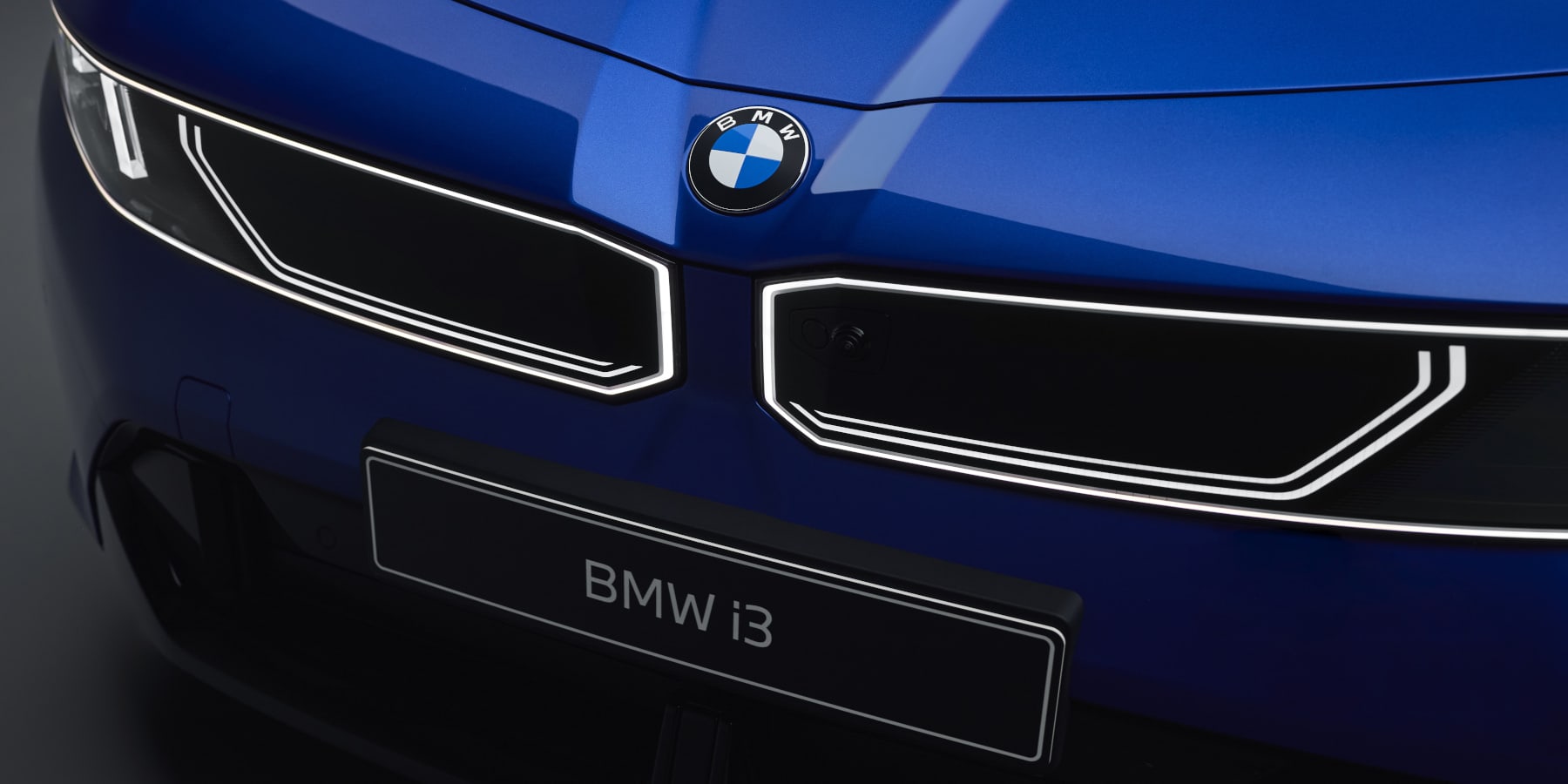 BMW i3 Limousine: Nahaufnahme der Motorhaube und Frontpartie