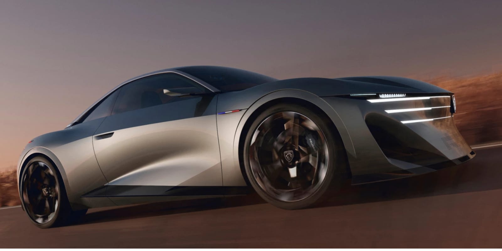 Silberner Peugeot RCZ Vision Frontalansicht fahrend.