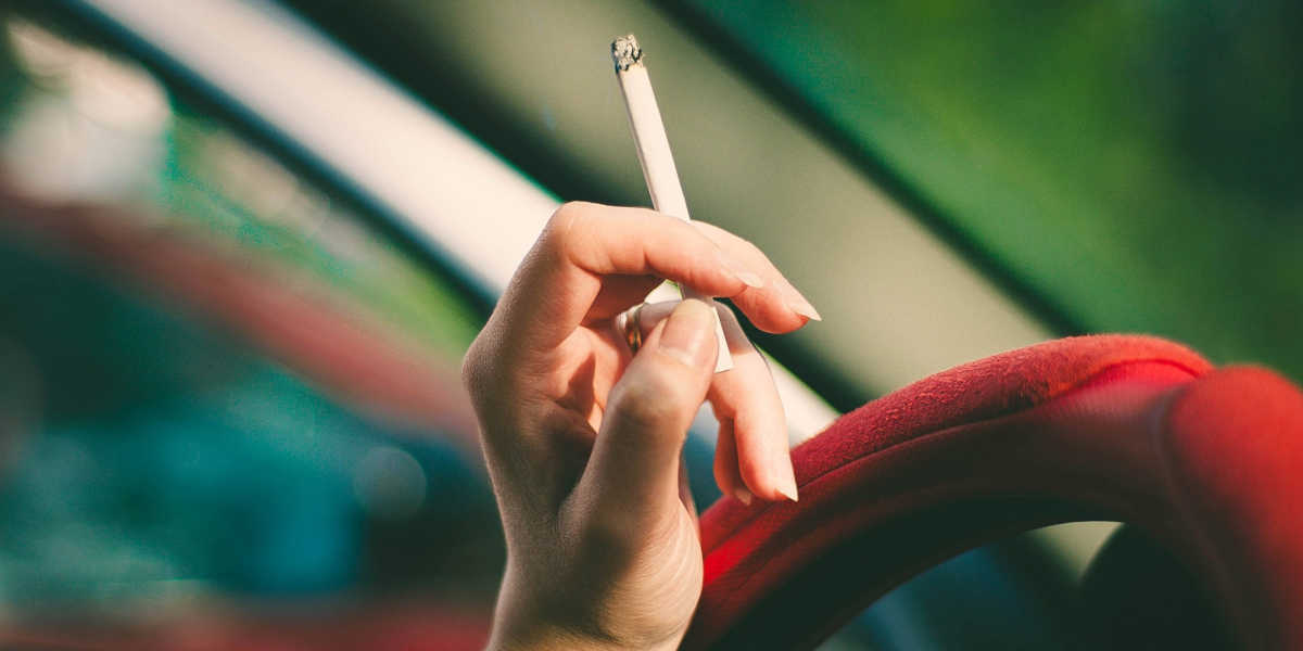 Zigarette im Auto