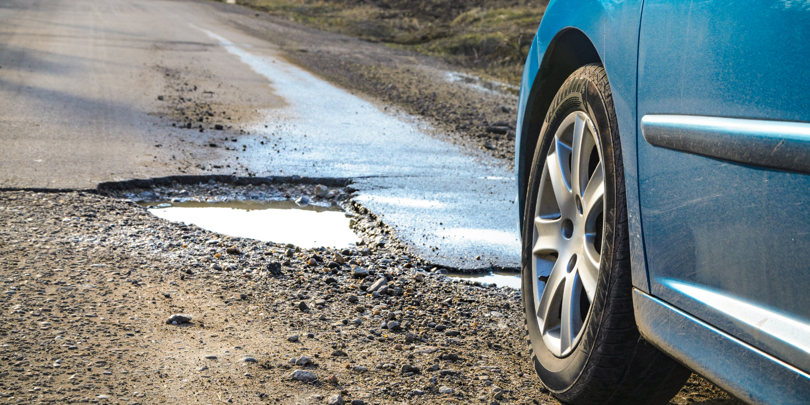 Schlaglöcher: Welche Schäden können sie am Auto verursachen?