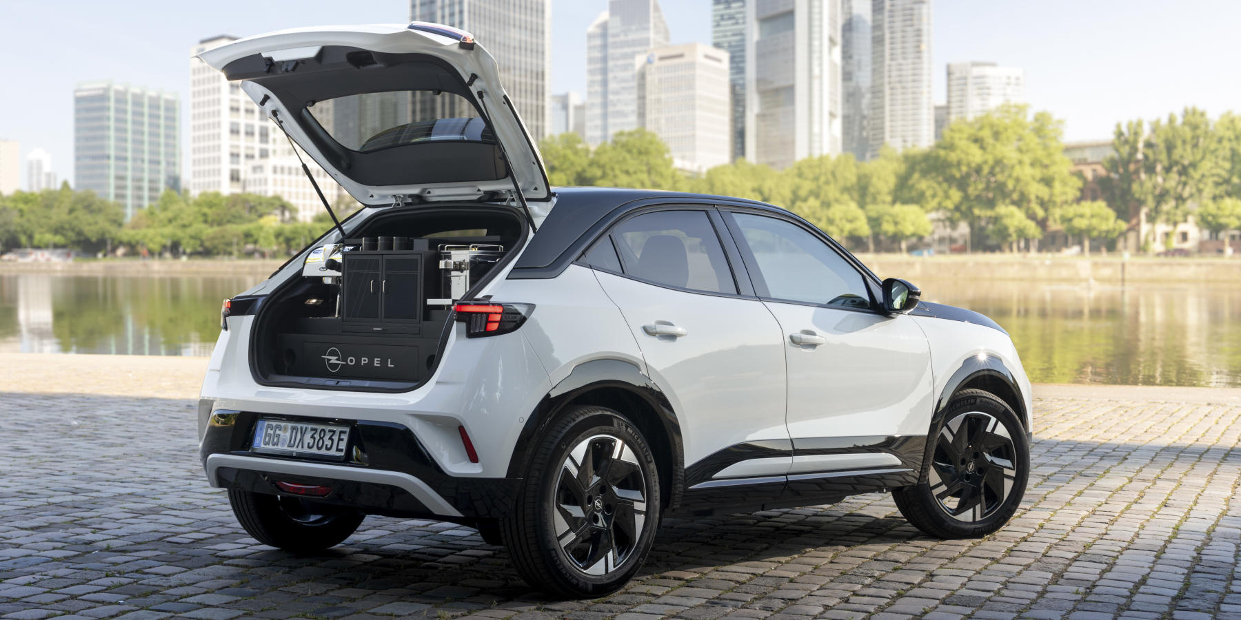 News | Kaffee aus dem Kofferraum: Opel Mokka wird zur mobilen Barista-Bar