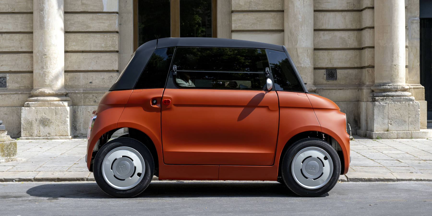 News | Fiat Topolino Frühjahrsupdate: Elektro-Zweisitzer mit neuer Farbe und größerem Display