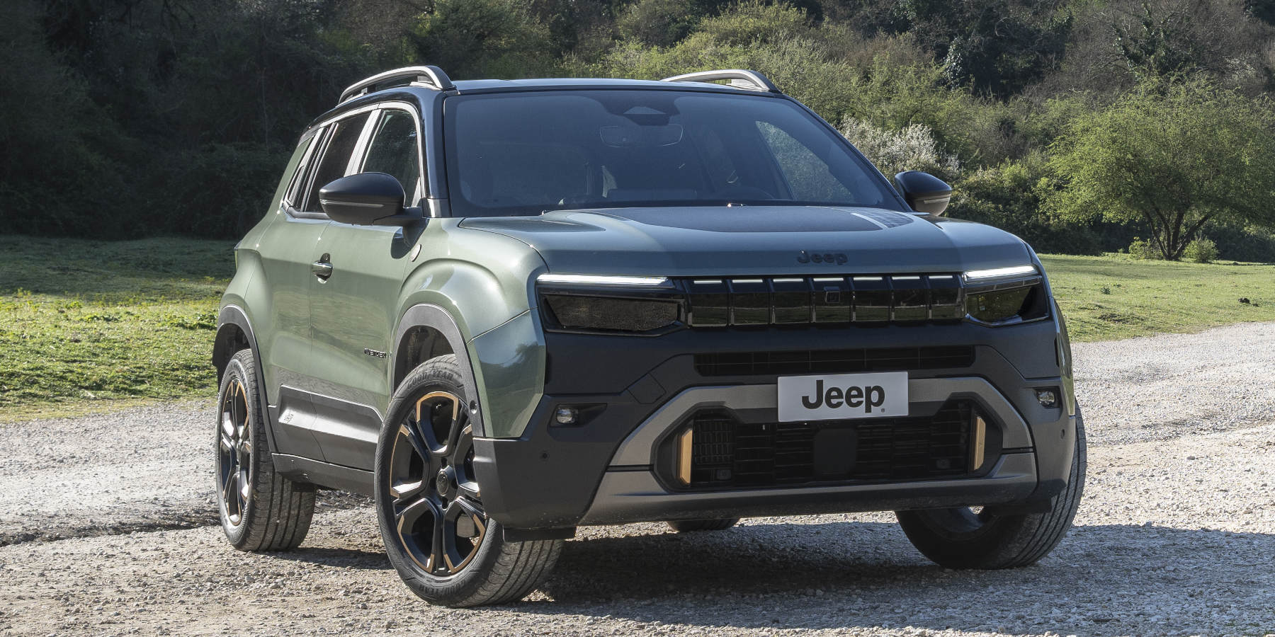 News | Jeep Avenger MJ27 Sonderedition: Jubiläumsmodell bringt LED-Grill und neue Antriebe