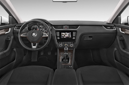 skoda-octavia-combi-scout-2013-innen-cockpit