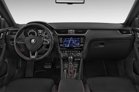 skoda-octavia-rs-combi-2013-innen-cockpit