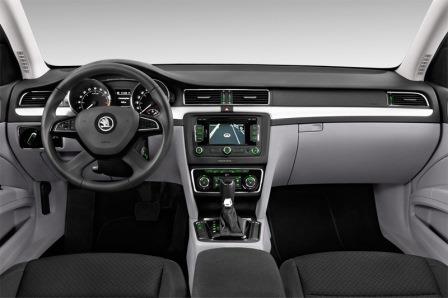 skoda-superb-combi-2013-innen-cockpit